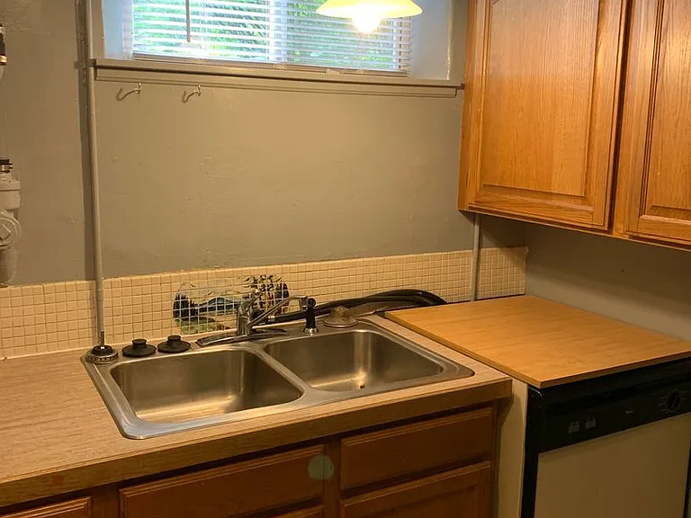 1422 W Oak St — Photo 11