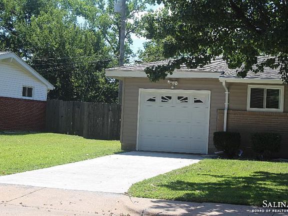 3rd image of 907 Merrily Dr