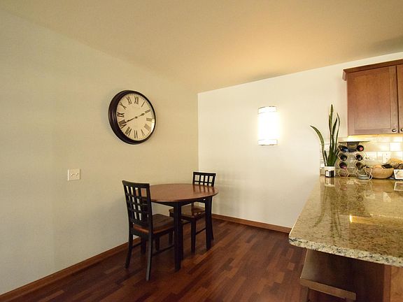 4th image of 360 W Oakdale Ave #801