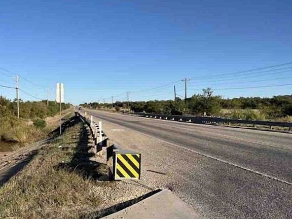 Exterior Neighborhood (street photo)