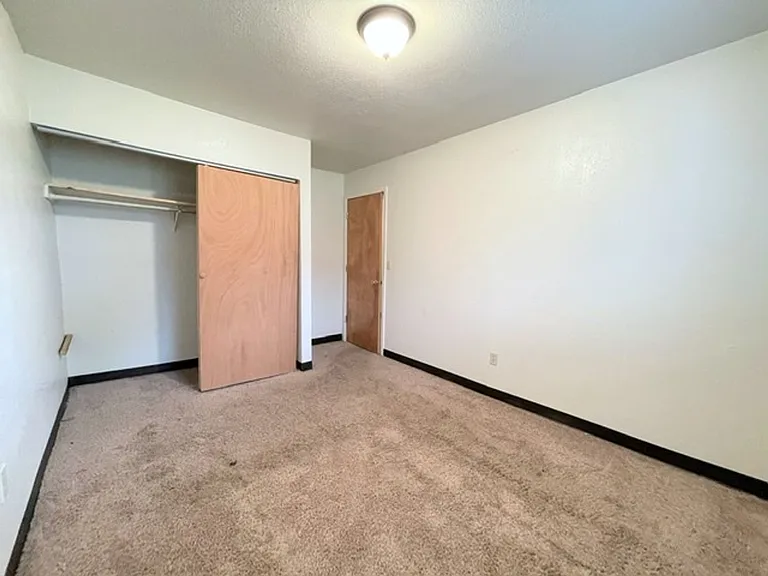 330 Flower St — Photo 8