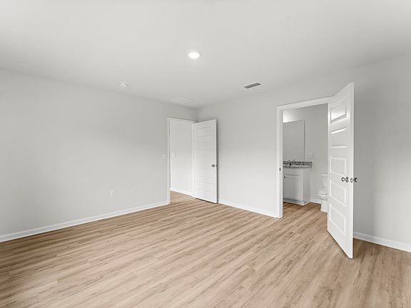 3rd image of 498 Cove Ln