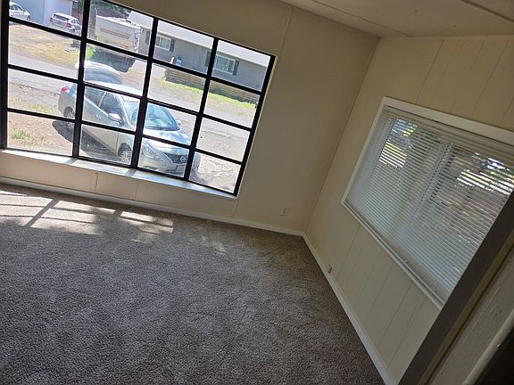 5th image of 519 W Burgen St