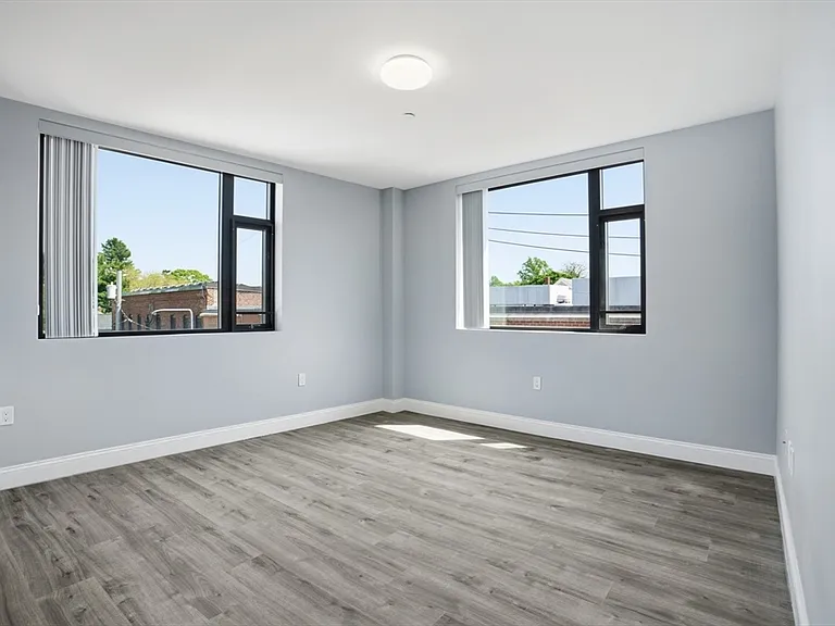 632 Centre St #304 — Photo 8