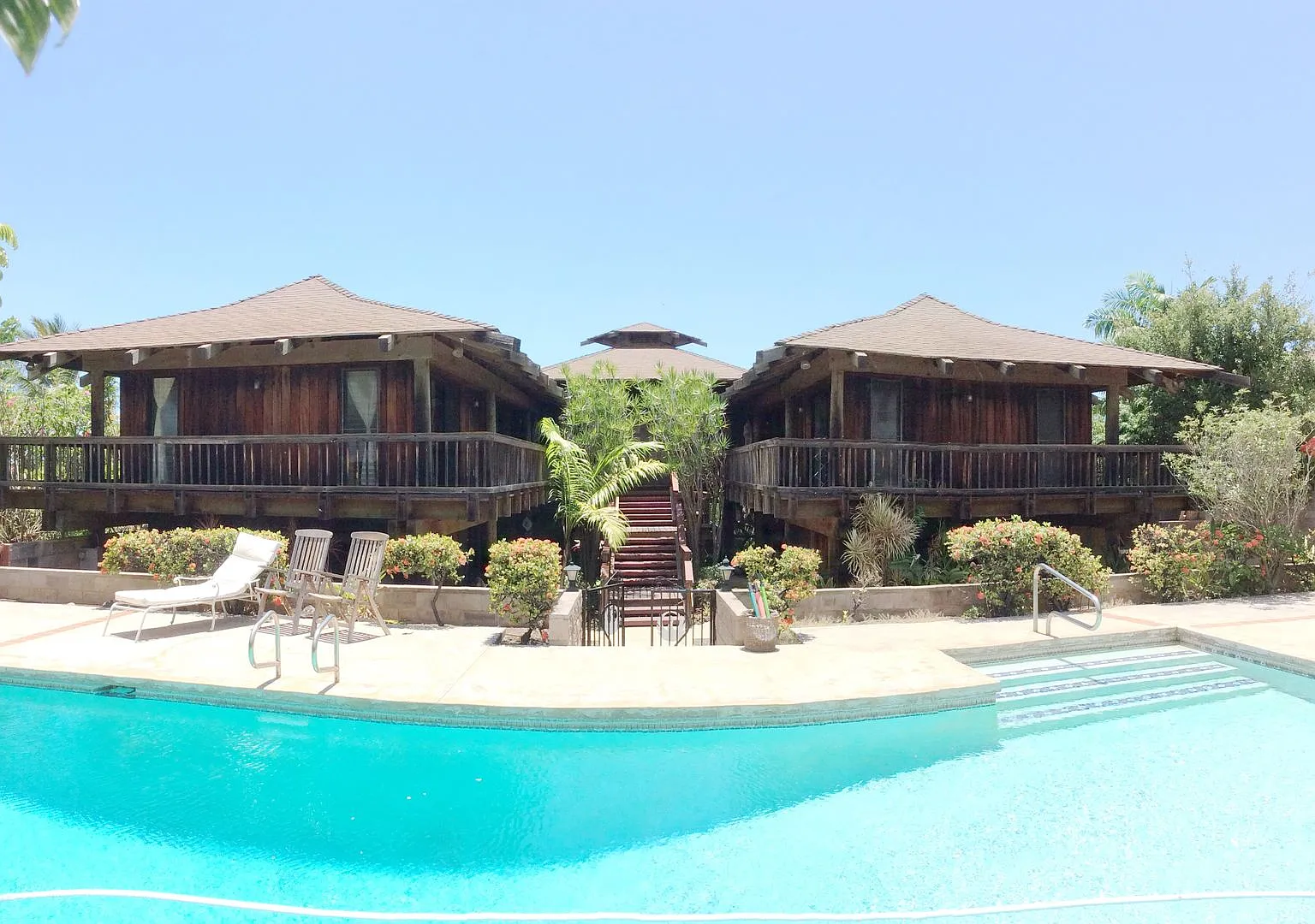 Very private, mostly furnished, rustic Maui Meadows home with large pool, walk around deck with p... — Photo 1