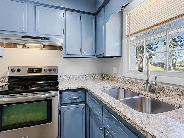 2205 Gornto Rd — Photo 13