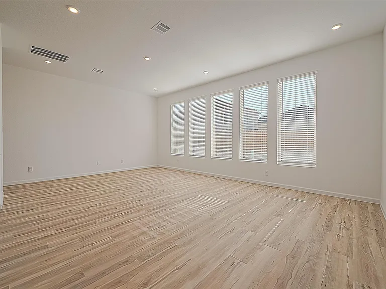 5402 Holly Haven Ct — Photo 6
