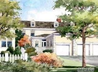 8 Swan Ct, Glen Cove, NY 11542