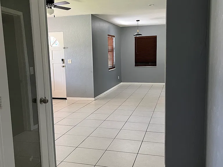108 E Garland Ct — Photo 12