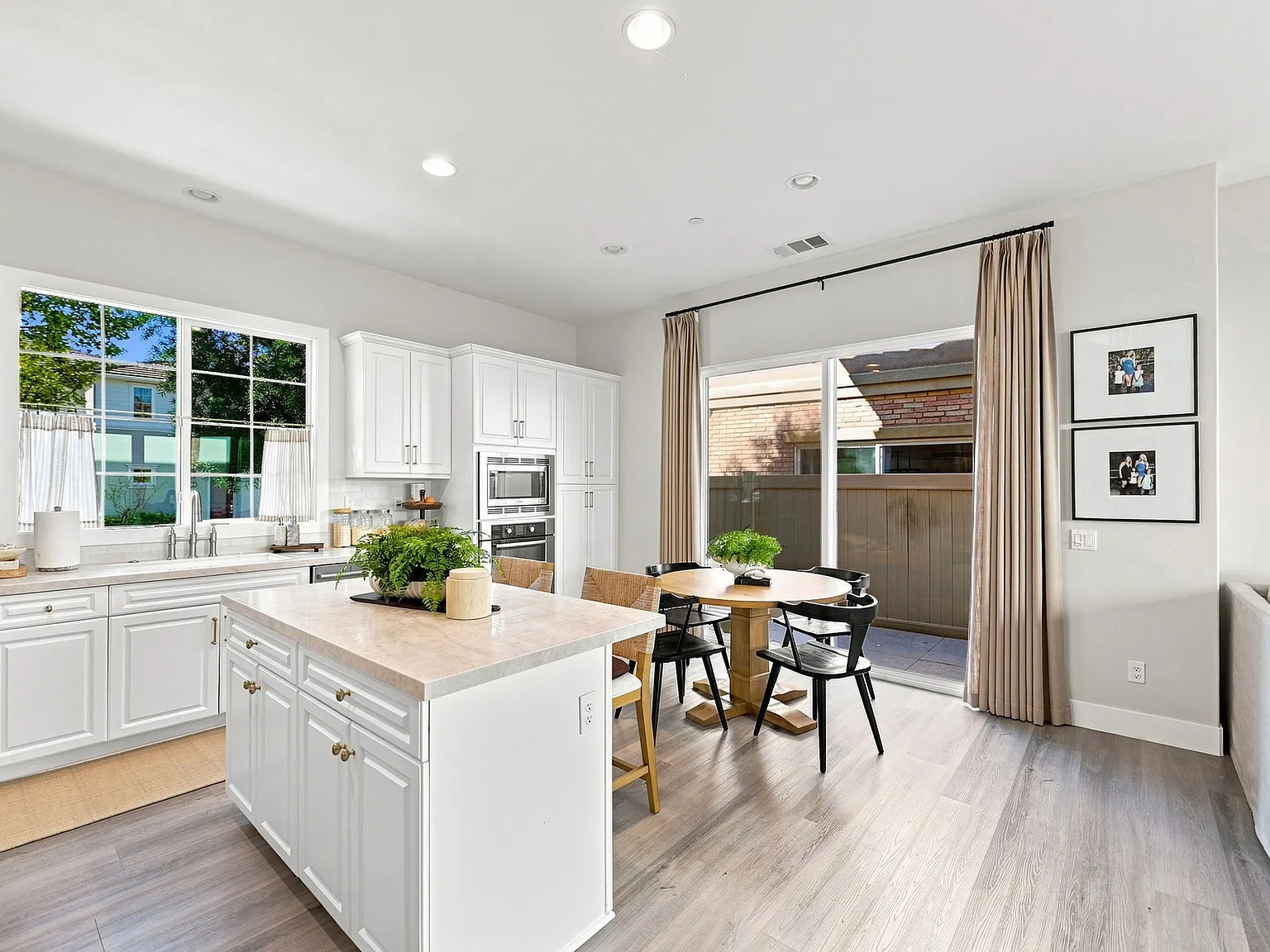 4 bed, 2038 sqft, $5,350 — Photo 3