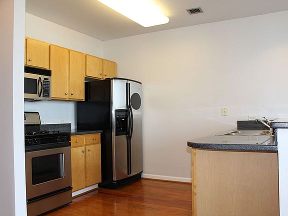 4th image of 115 W Peachtree Pl NW Unit 505