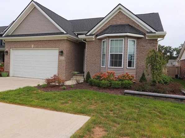 25931 King Rd, Brownstown, MI 48174