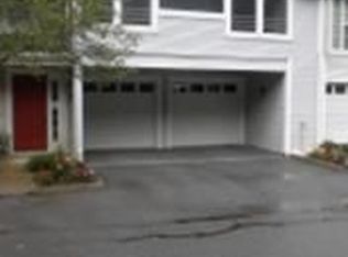 302 Country Place Dr, Lancaster, PA 17601