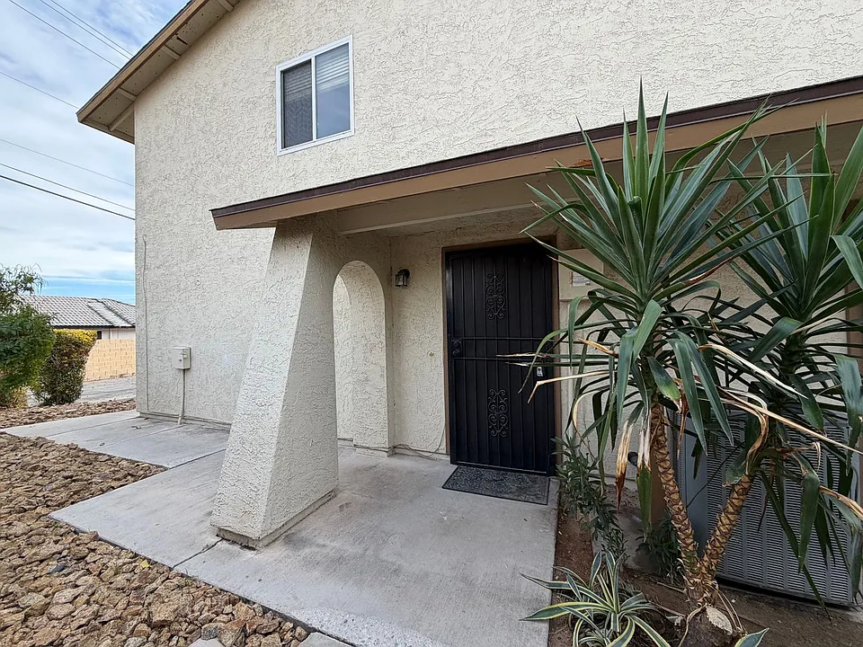 4734 Roberta St #4