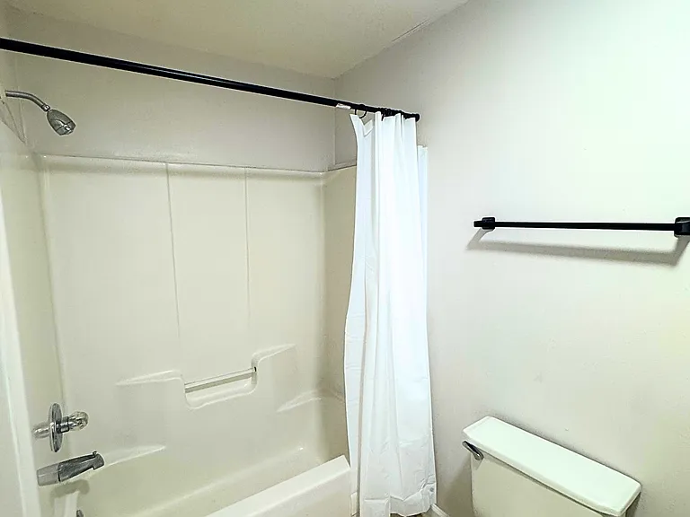 Willow Tree Apartments — Photo 13