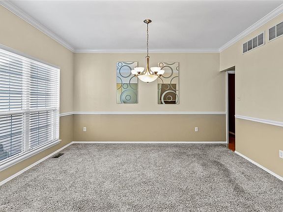 4th image of 39 Rivermeadows Dr