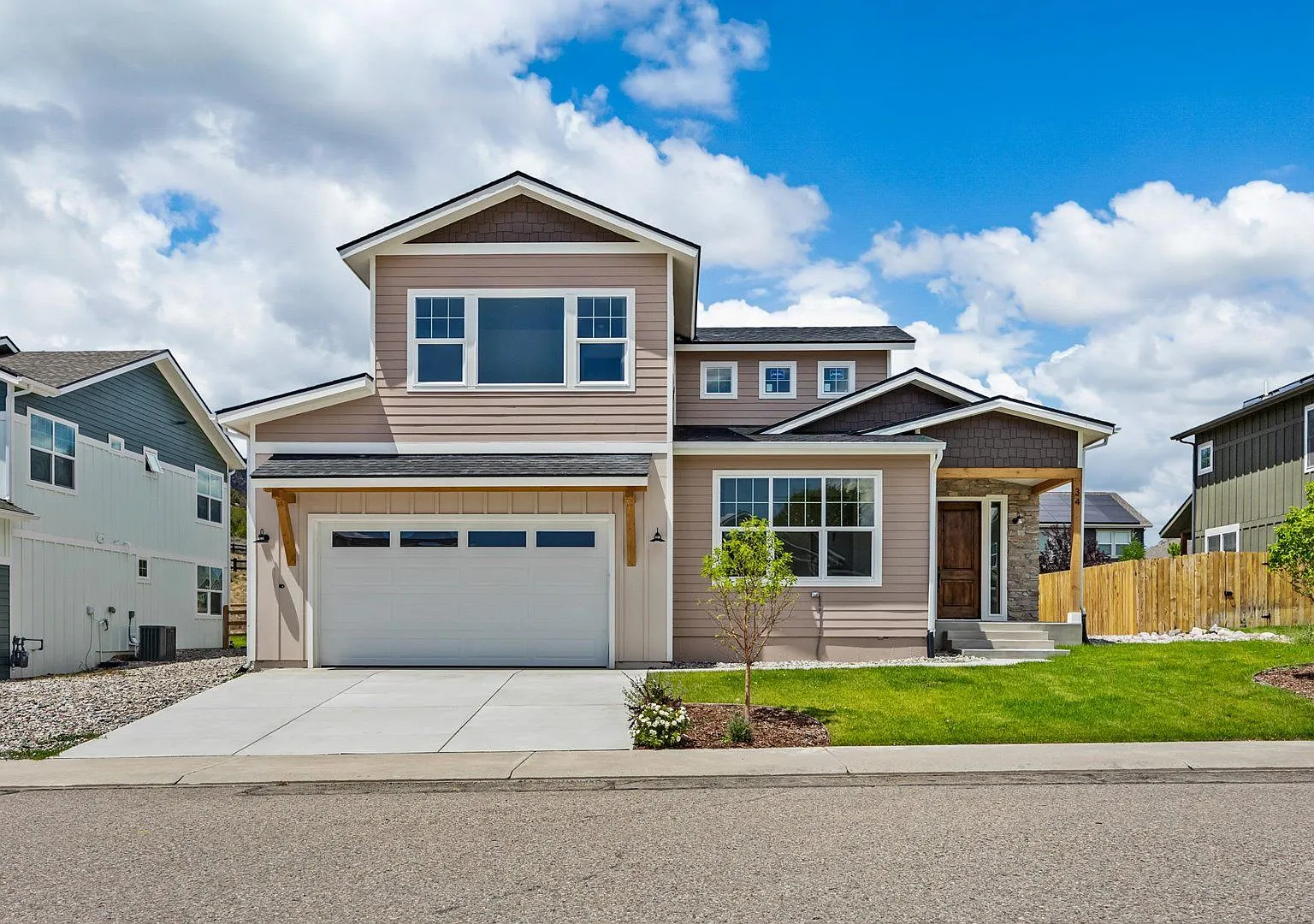 Spacious 4 Bedroom Home with Over 3,100 Sq Ft! — Photo 4