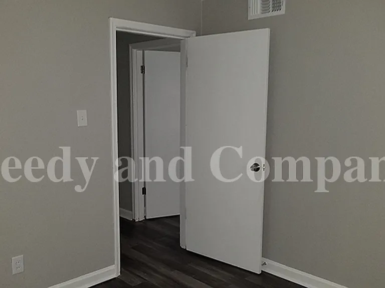893 Linwood Rd — Photo 10