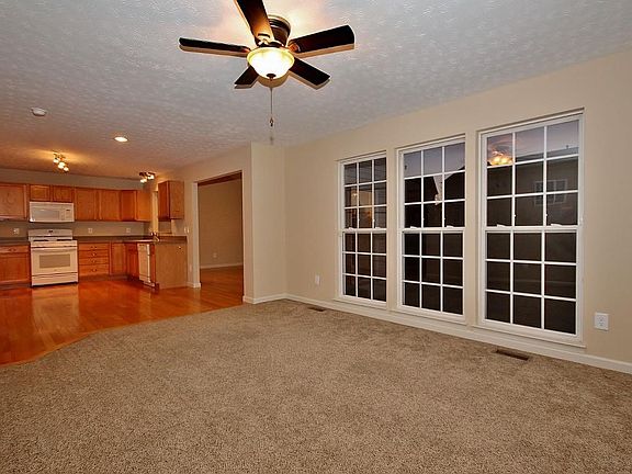 4th image of 2420 Featherston Ct