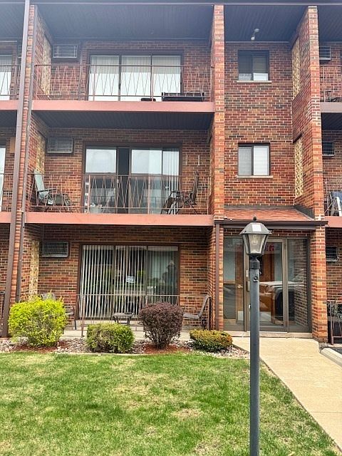 1st image of 6323 W 64th Pl APT 1C