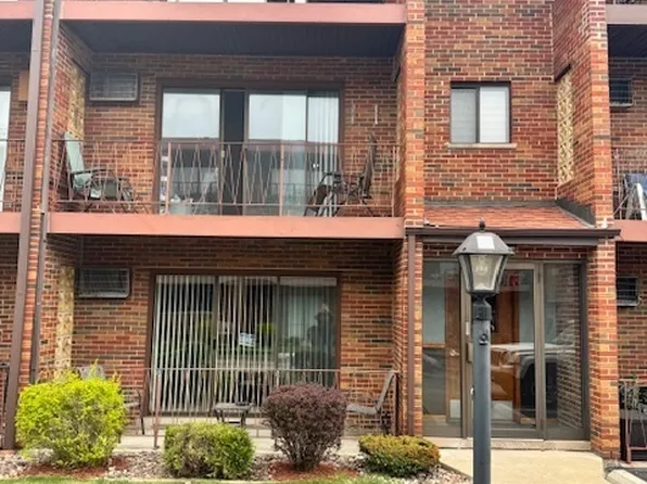 6323 W 64th Pl APT 1C, Chicago, IL 60638