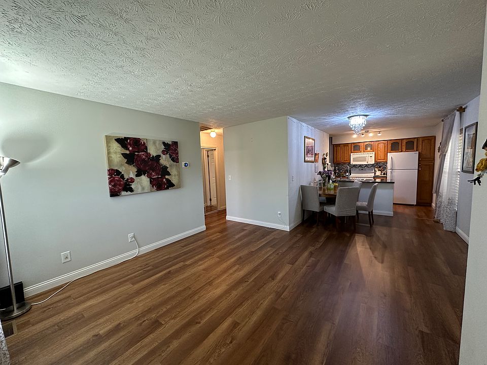1st image of 19 Moonbeam Ct #19