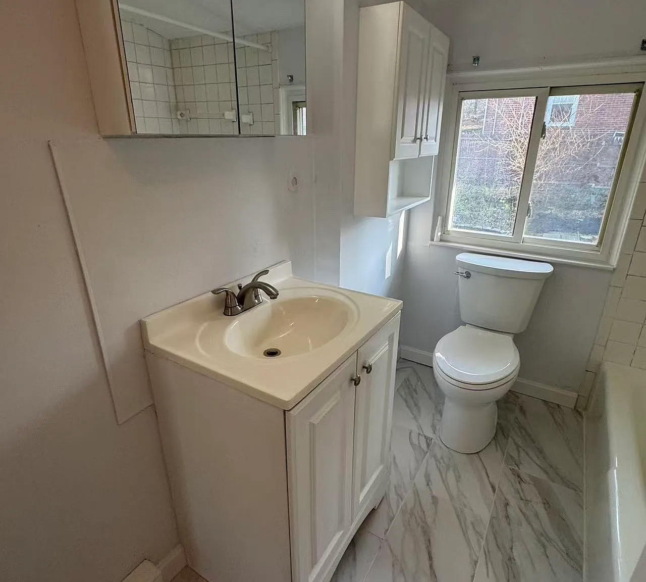 3 bed, 1050 sqft, $3,300 — Photo 4