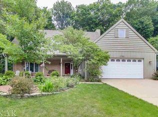 1706 Sweetbriar Dr, Bloomington, IL 61701
