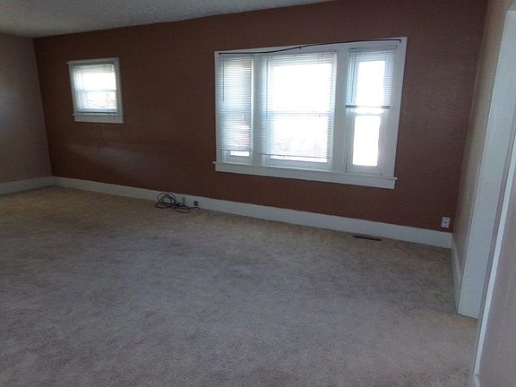 4th image of 219 S Walnut St