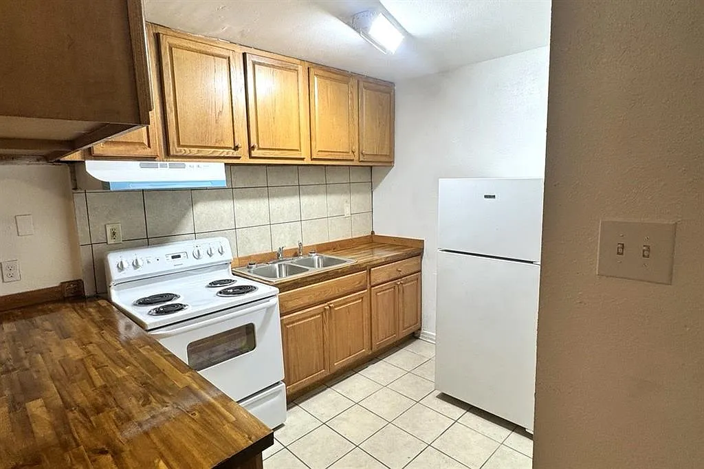 4 bed, 1215 sqft, $1,800 — Photo 3