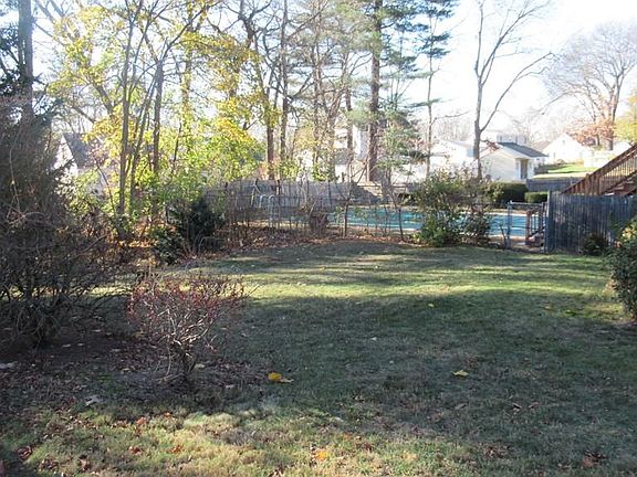 3rd image of 88 Fanning Ave
