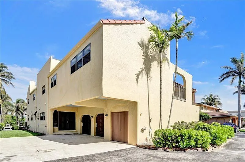 3 bed, 3.5 bath, 2200 sqft, $6,500 — Photo 2