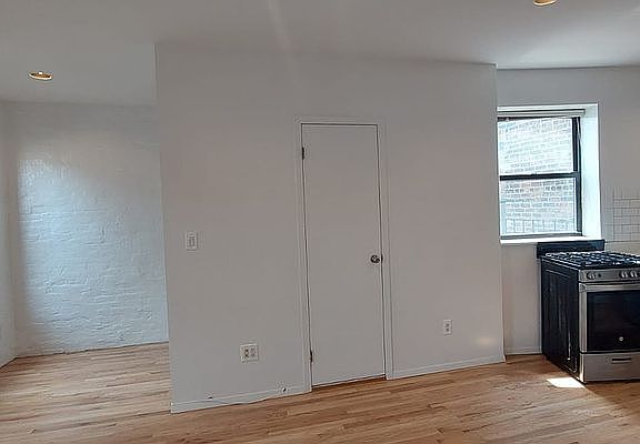 2nd image of 50 Macdougal St APT 16