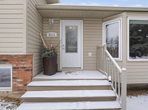 8212 17th Ave NW, Edmonton, AB T6K 2C8