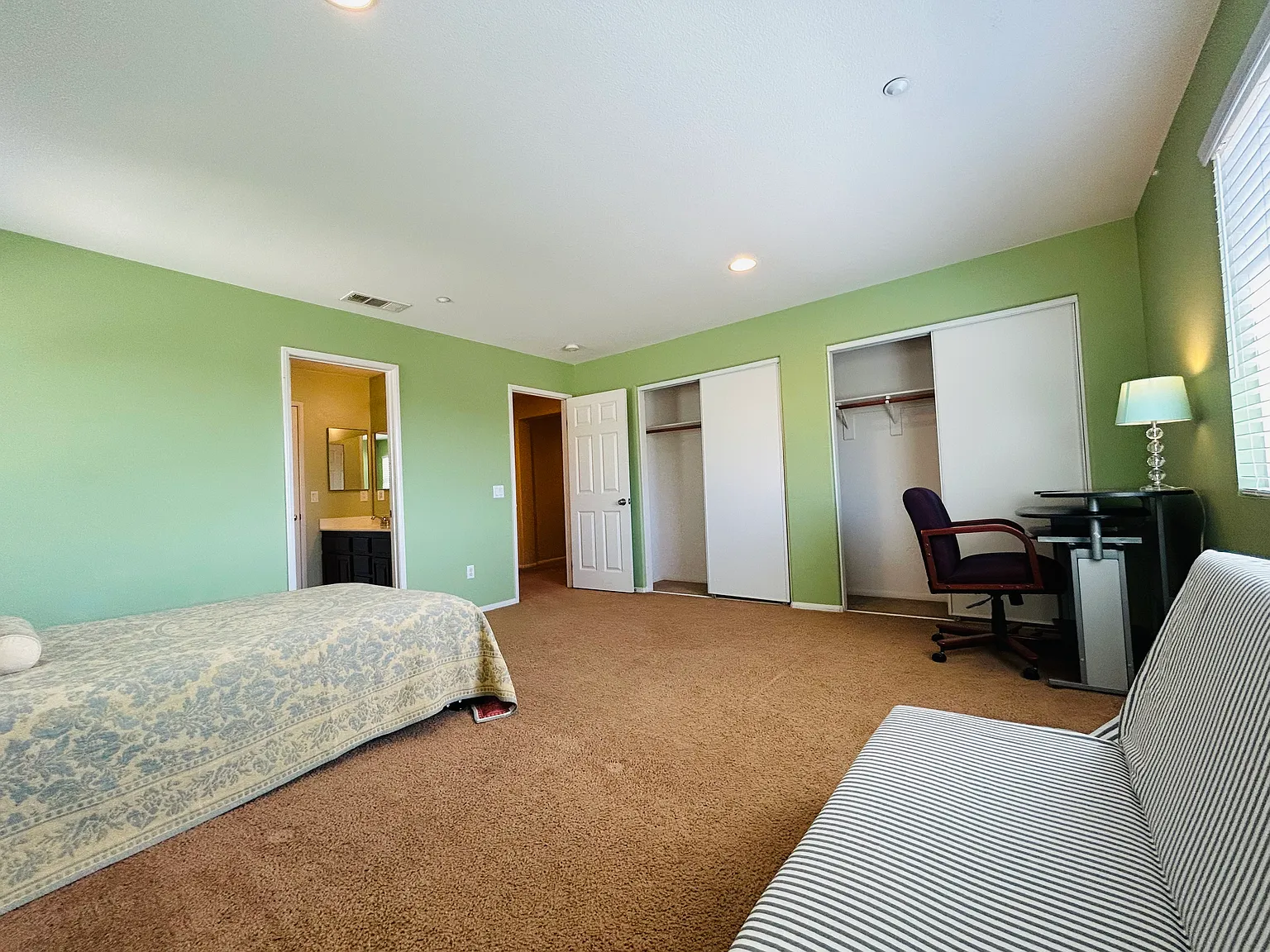 6 bed, 3900 sqft, $830 — Photo 3