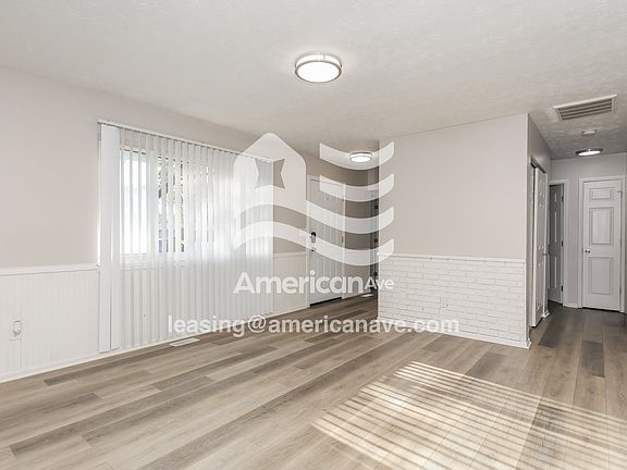 1158928_004_wm_-_living_room_13283490.jpg