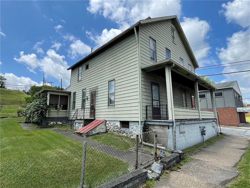 114 Main St photo 1