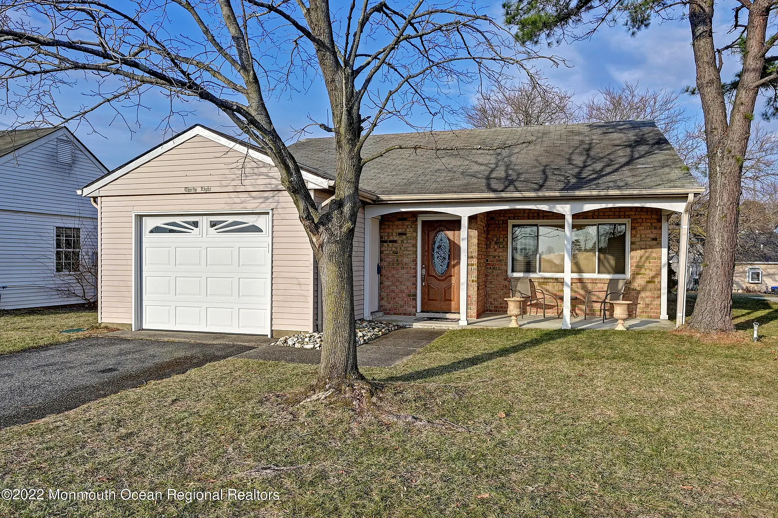 38 Buckingham Drive N photo 1