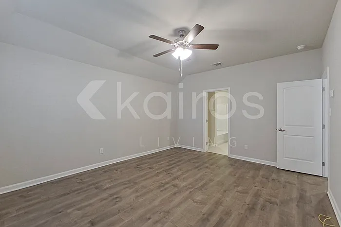 208 Yardley Ct — Photo 15