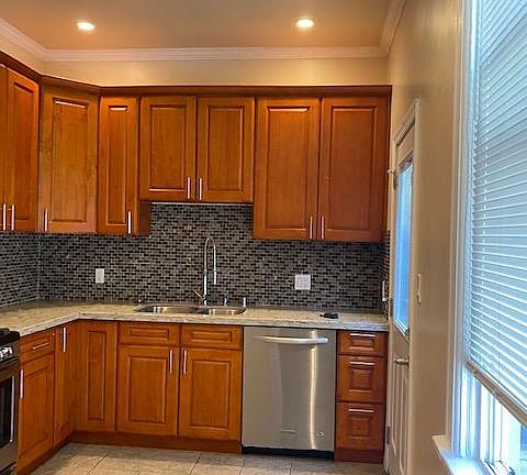 4th image of 3382 24th St