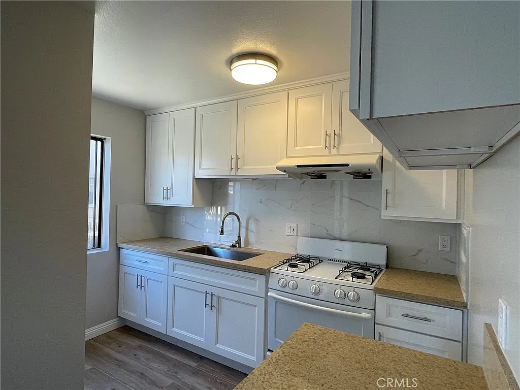 2 bed, 1.5 bath, 800 sqft, $2,800 — Photo 4