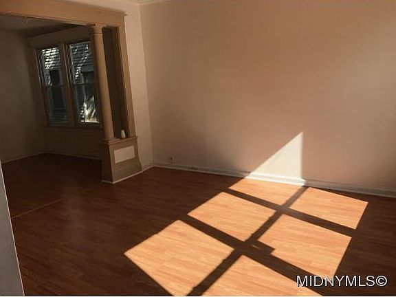 4th image of 141 Boyce Ave