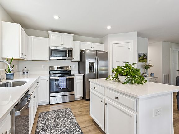 4th image of 2648 Thornton Grove Blvd