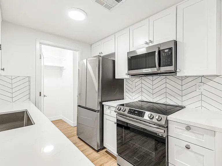 5807 Laurel Canyon Blvd — Photo 16