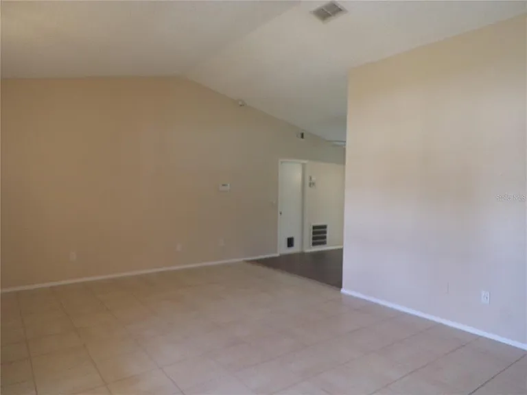 18407 Avon Ave — Photo 12