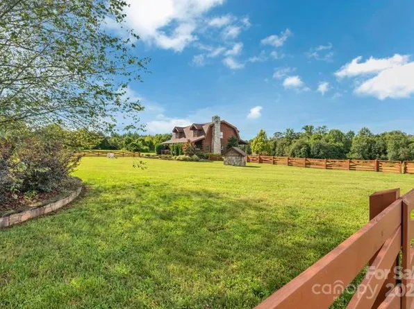 112 Gene McGaha Ln, Mooresboro, NC 28114