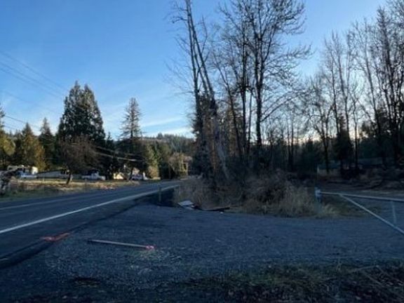 Exterior Neighborhood (street photo)