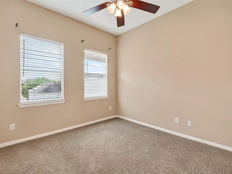 2804 Chenevert St — Photo 23