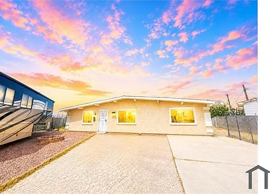 5 bed, 1810 sqft, $1,949 — Photo 2