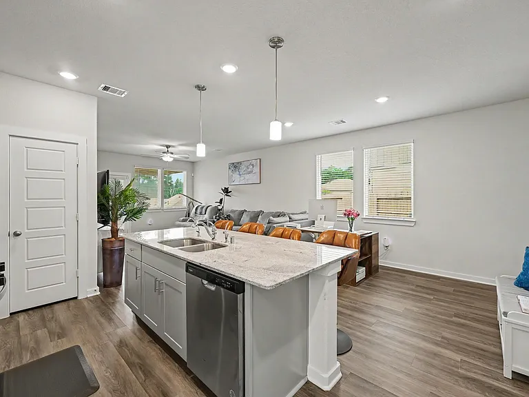 1701 Cayden Oak Ln — Photo 6
